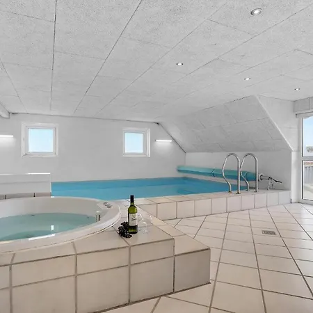 Feriehus Cozy In Hvide Sande With Sauna Bjerregård