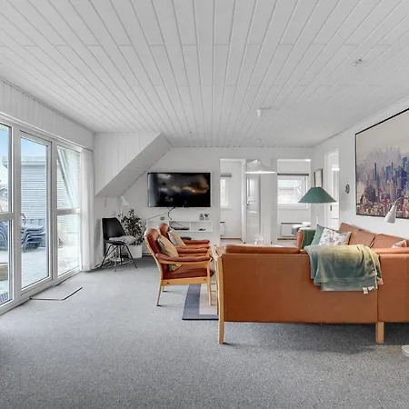 5 Bedroom Stunning In Hvide Sande בית נופש Bjerregård
