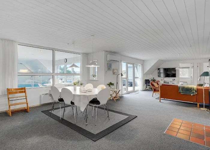 5 Bedroom Stunning In Hvide Sande Bjerregård