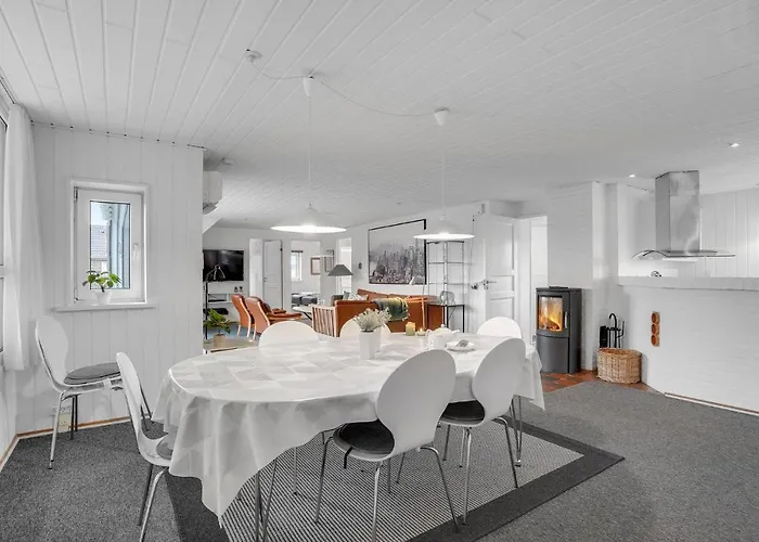 5 Bedroom Stunning In Hvide Sande * Bjerregård