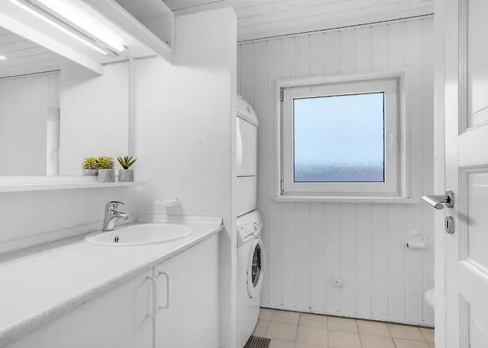 5 Bedroom Stunning In Hvide Sande * Bjerregård