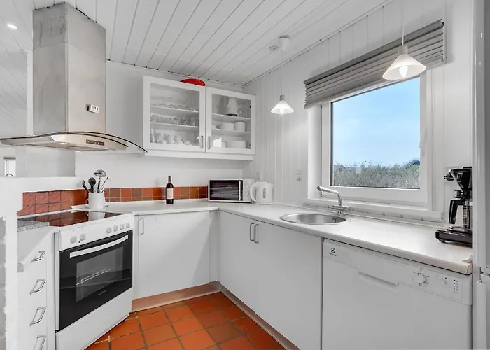 5 Bedroom Stunning In Hvide Sande
