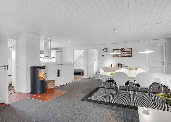 5 Bedroom Stunning In Hvide Sande Bjerregård
