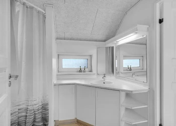 5 Bedroom Stunning In Hvide Sande Vakantiehuis Bjerregård